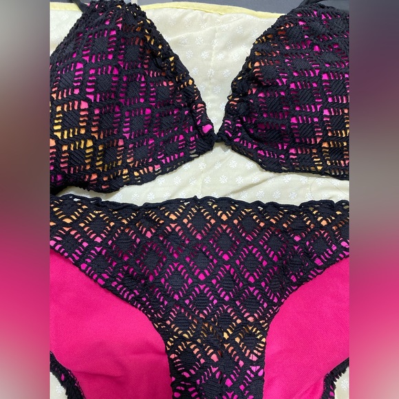 Gorgeous macrame/crochet style bikini set - size small - NWT - Picture 2 of 2